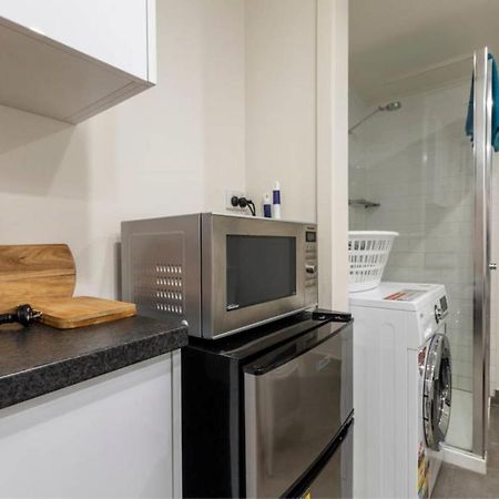 Readyset Apartments On Anthony Мельбурн Экстерьер фото