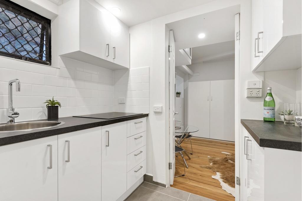 Readyset Apartments On Anthony Мельбурн Экстерьер фото