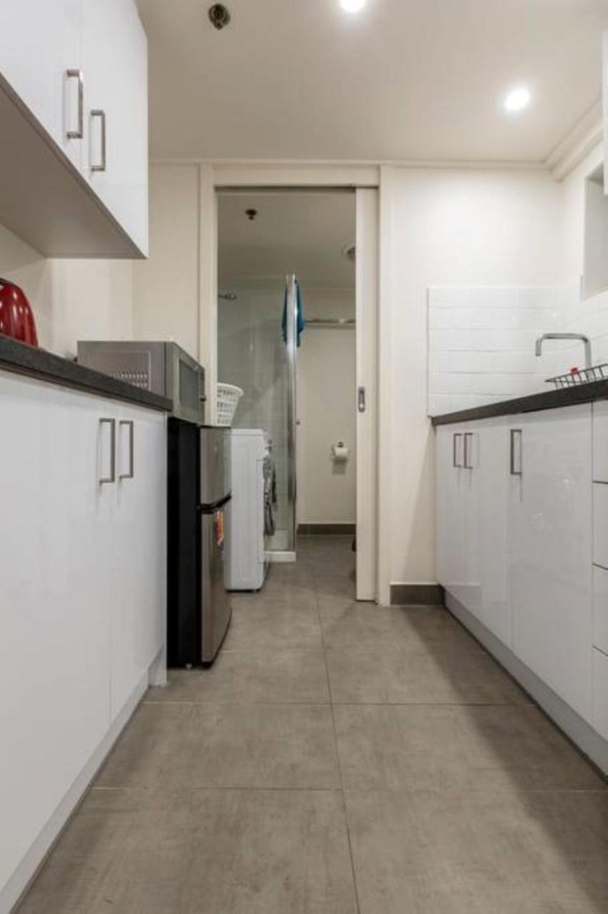Readyset Apartments On Anthony Мельбурн Экстерьер фото